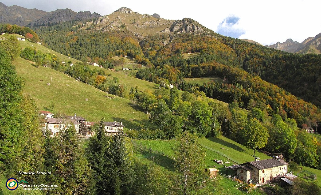 08 Panorama dalla Baita Tagliata, in primo piano le Baite Paul....JPG